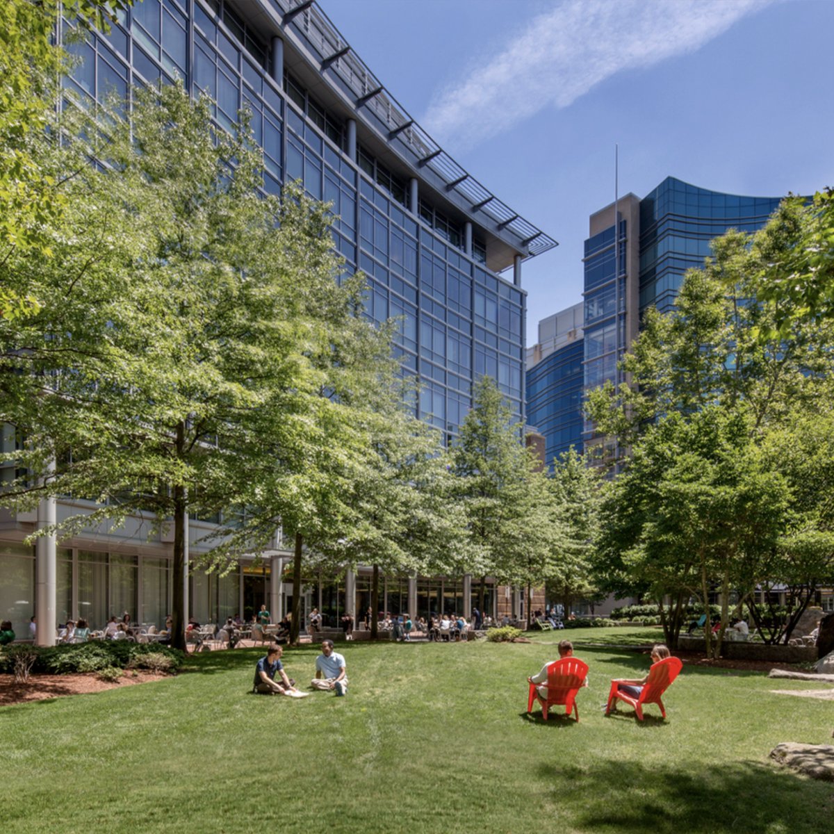 themaxcollab's tweet image. University Park at MIT (2001)—A collective of residences, offices, retail and greenspace. Forest City formed a partnership with MIT in 1983. Utilizing 30 acres adjacent to campus, Forest City was inspired by MIT emerging as an incubator for innovative ideas in life sciences.