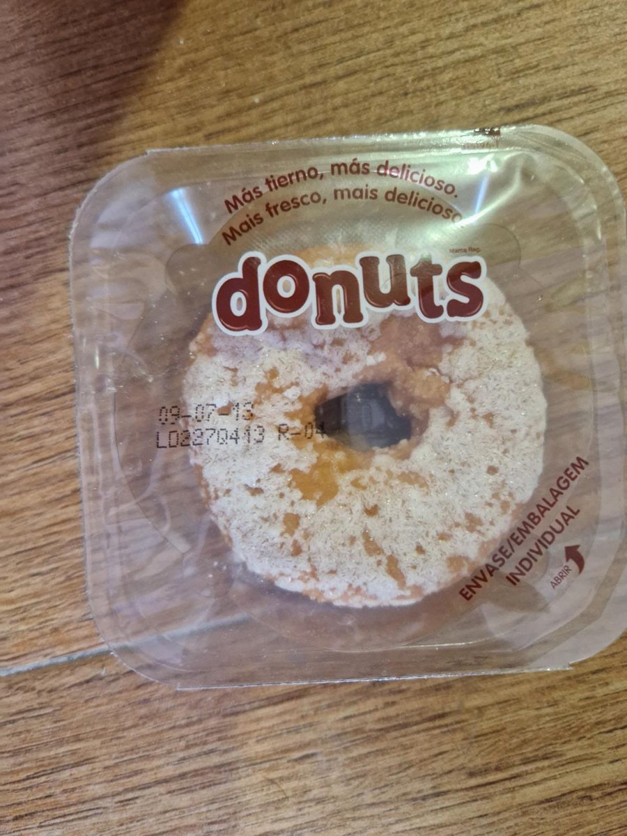 Edgarpatxy's tweet photo. La mejor leche sin lactosa para mojar este delicioso @Donuts_es de hace 10 años? Importante sin lactosa, para que no me haga daño. https://t.co/r0M6tkBdX8
