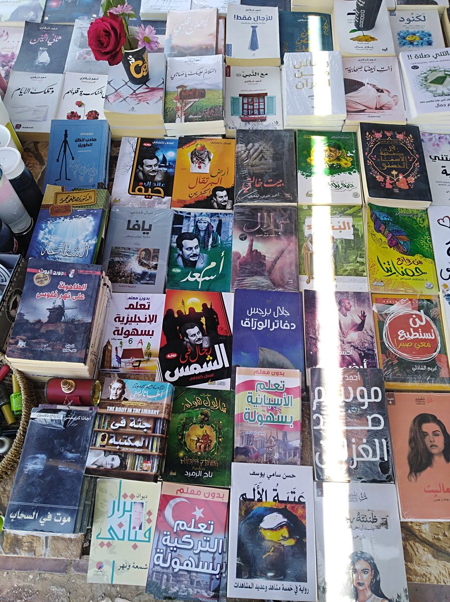 Haleemah11981's tweet photo. مكتبة الأرصفة و الطرقات😔... اضاعها الزمن بين التفافات جيلاً وجيل وبين هاتفاً و أيباد وكمبيوتراً محمول...... 
#زيادة_5_علامات
#د_ريم_الزعبي
#التربية_الإعلامية_المعلوماتية
#انتِ_كريمة_واحنا_بنستاهل
@rzoubi1
#الاردن https://t.co/XN0l2FWfue