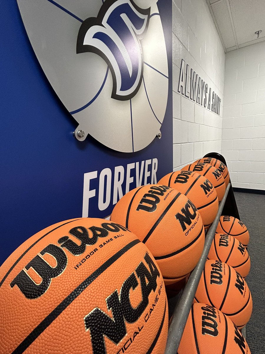 Well hello new basketballs 😍 NCAA DII here we come💯 #gmac #ncaawbb