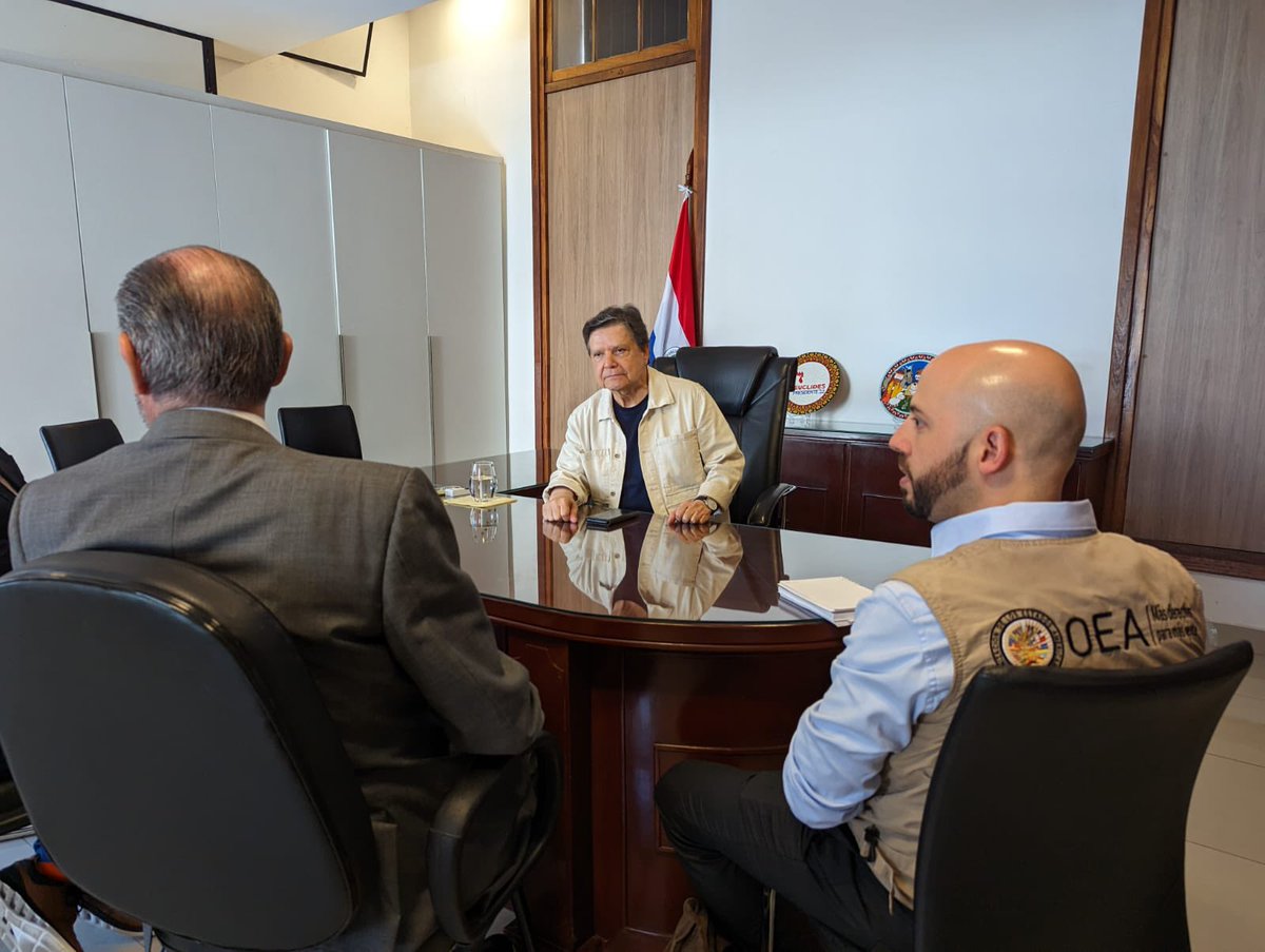 OEA_oficial's tweet photo. El candidato a Presidente del Partido @nuevarepublicaa Euclides Acevedo @euclides2023 y su fórmula vicepresidencial @jorgequerey compartió con la Misión de Observación Electoral de la #OEAenParaguay sus impresiones de las próximas #EleccionesPy2023 https://t.co/MtjKbTjANU