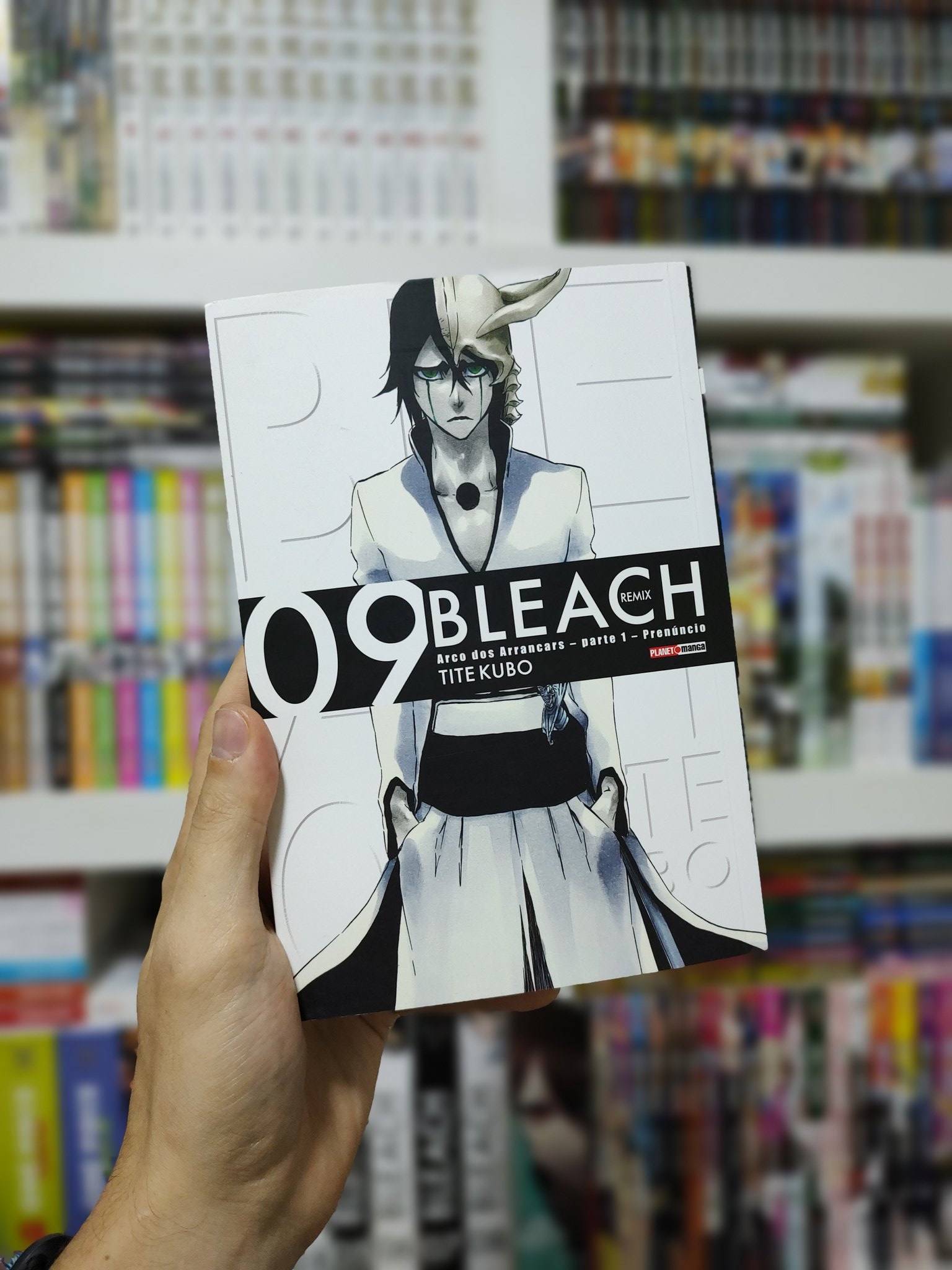 Mangás Brasil on X: Confira as fotos do lançamento da editora Panini -  Bleach Remix volume 9. Completo com 26 volumes. Preço: R$59,90. Sinopse:  Hueco Mundo, Hougyoku, Arrancar, Espada Os planos de