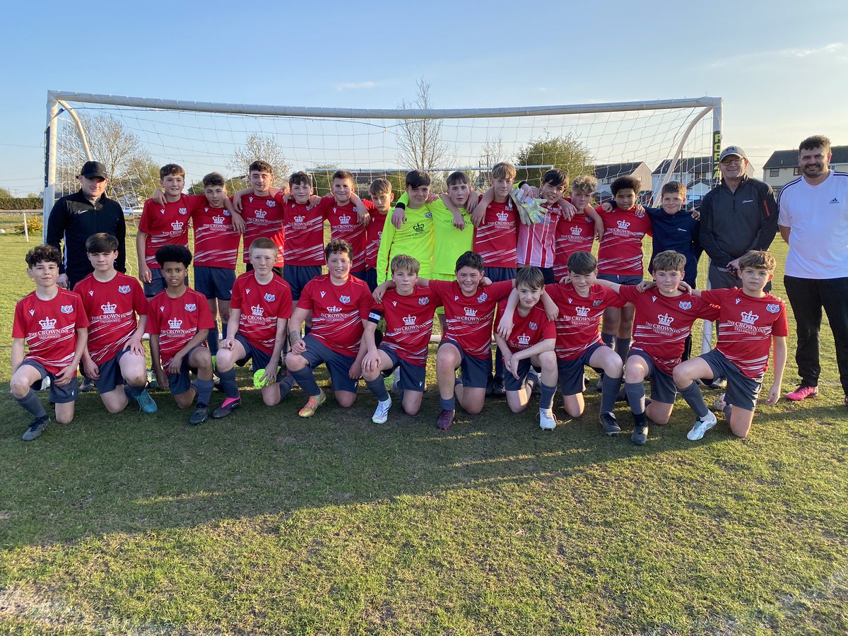 U13 Holywell Comets and Holywell Town’s last derby of the season. Great game ⚽️ Da iawn pawb ⭐️ Good to see so many smiling faces at the end #wellmen of the future <a href="/HolywellTownFC/">Holywell Town Football Club</a> <a href="/HolywellFCYouth/">Holywell Town Youth</a>
