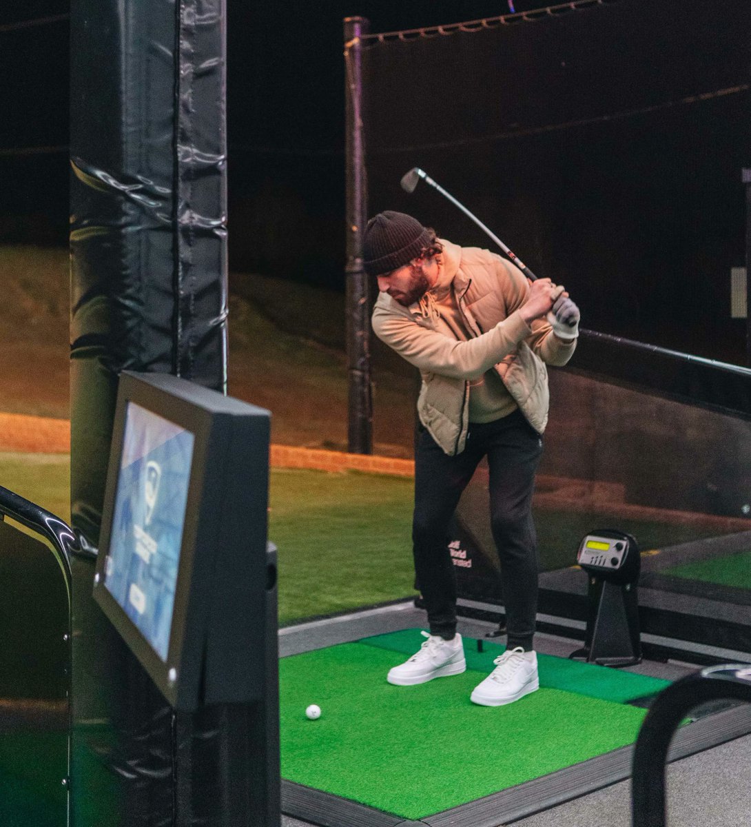 Thursday is the new Friday and all that... take some time to hit balls this evening on our fully equipped, top of the range #DrivingRange 🤩 ⛳ #golfworldstansted #stanstedgolf #golfballs