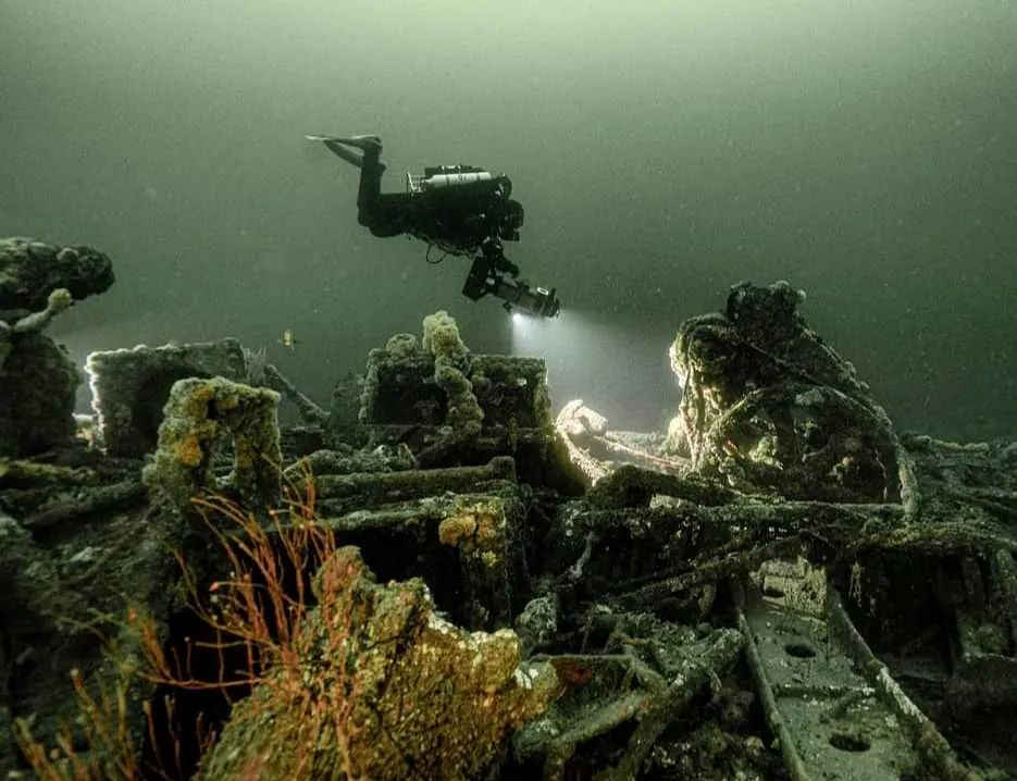 DiveXtras's tweet photo. Surveying the wreckage.
🤿: @ pd.224 on Instagram
📷: @ mikewynd on Instagram
#divextras #divex #dpvdiving #techdiving #technicaldiving #wreckdiving #ccrdiving #rebreather #scuba #scubadiving #scubadiver #scubadiverslife #scubaworld #divelife #diveworld #padi #decodiving https://t.co/Of87GyDT90