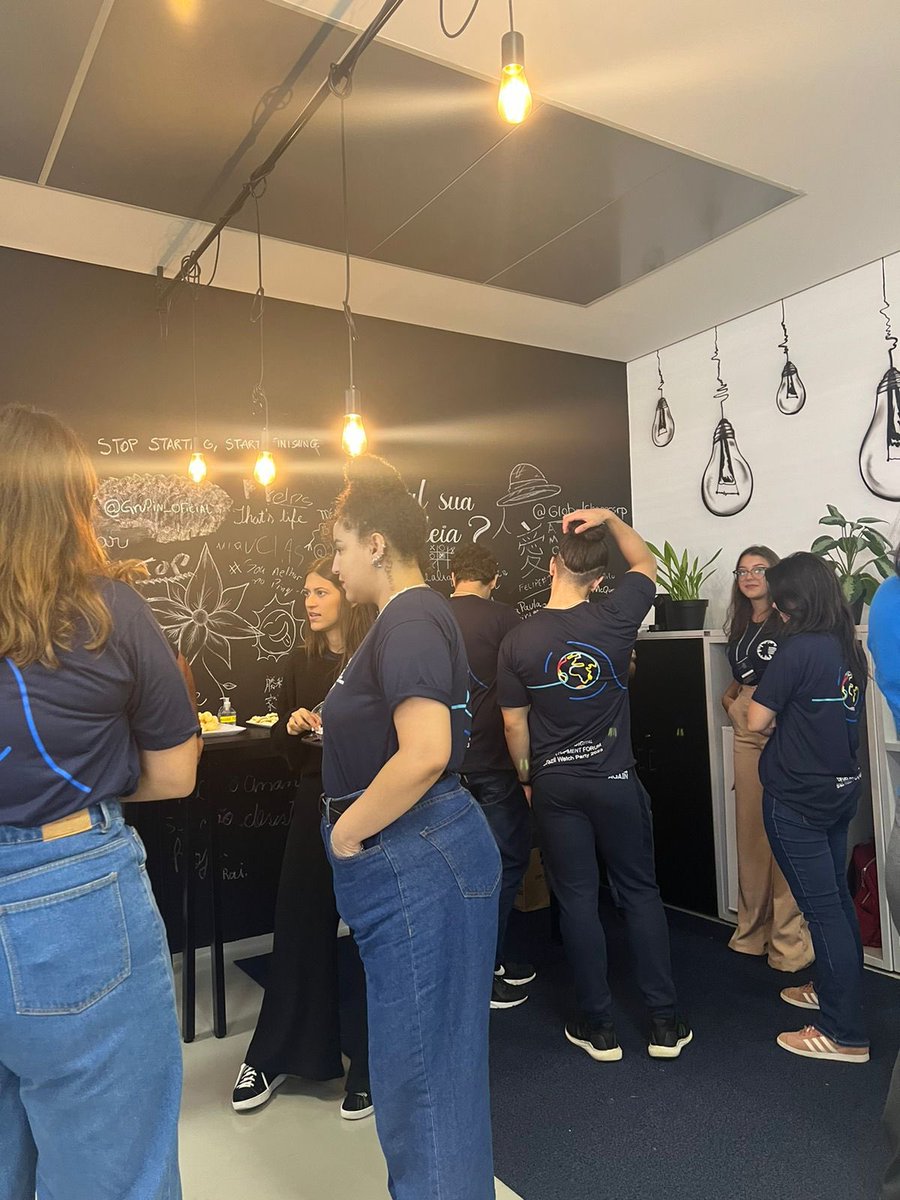 globalshapersrp's tweet image. The watch parties are also a way to engage and connect! The Brazil watch party is hosting multiple facilitated networking sessions with leaders in social impact 🤩 #GDDF2023 @TechChange
