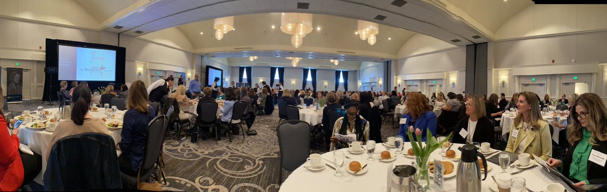 I’m at <a href="/TEMPOMilwaukee/">TEMPO</a> annual meeting for lunch today - great turnout! Are you here too? #MKEWomenLeaders