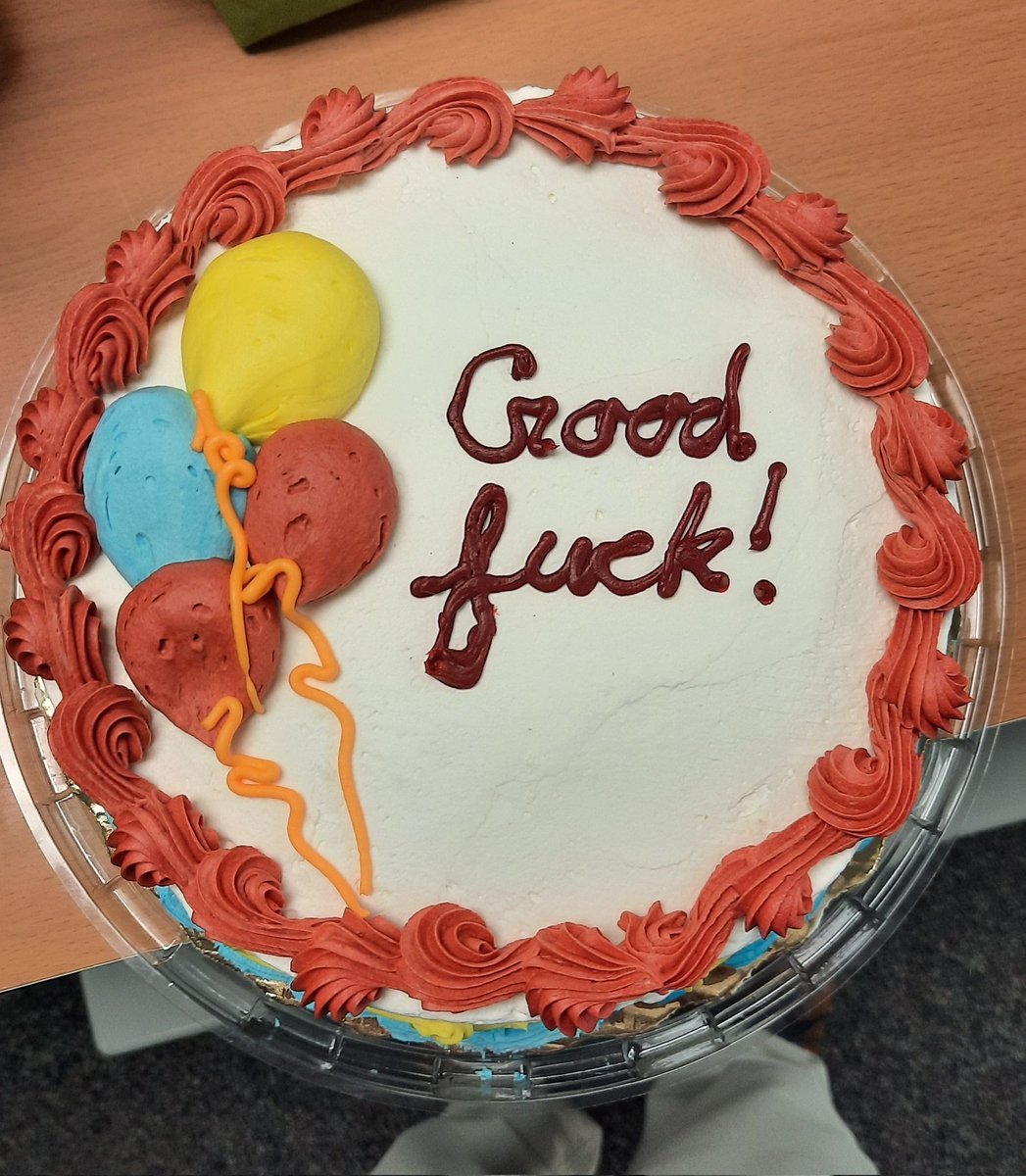 PeteRoark's tweet photo. @jimmyfallon Cake was supposed to say Good Luck and this is what I got. #cakefails https://t.co/QuOshhfhHl