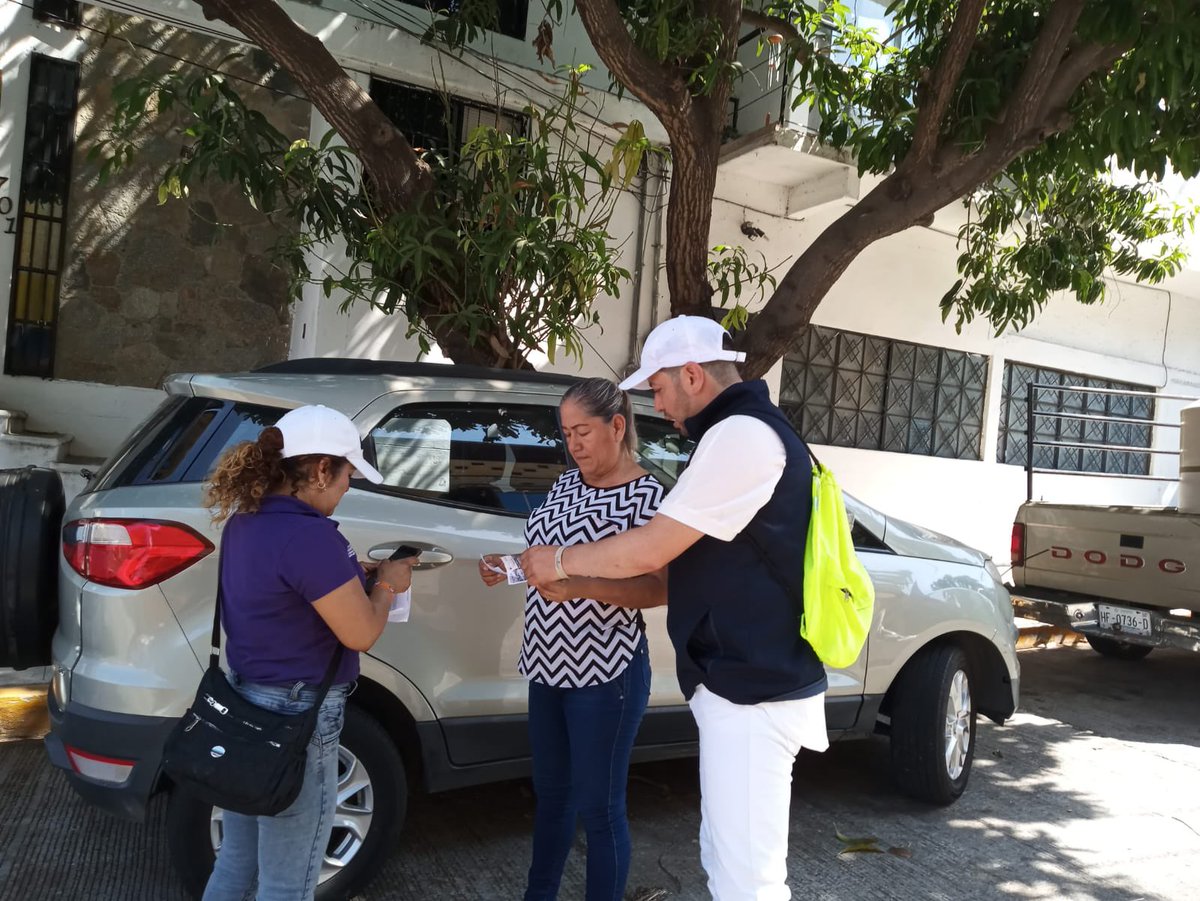 Por instrucción de la Sria. @rosaicela_ un equipo multidisciplinario de la @SSPCMexico junto con @JovConFuturo visitó Acapulco, Guerrero para iniciar el brigadeo de #ConstructoresDePaz. Nuestro objetivo es erradicar la violencia abordando las causas que las originan.