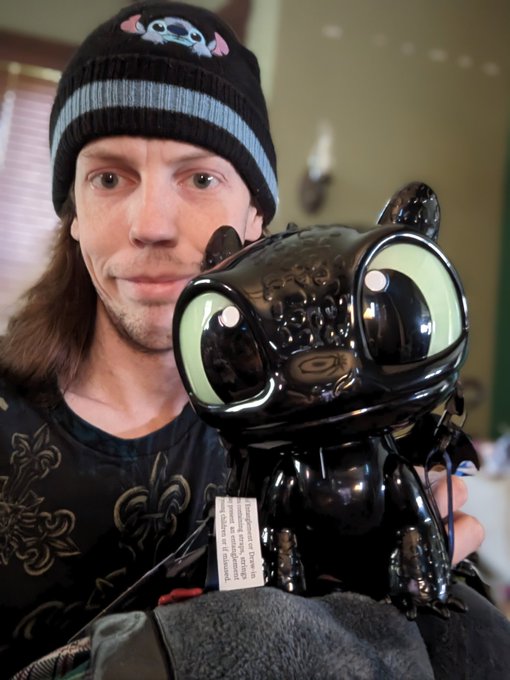 Wife surprised me with this #howtotrainyourdragon popcorn bucket, she spoils me so much I love her ❤️💕<a href="/tag/howtotrainyourdragon"class="tags">#howtotrainyourdragon</a>