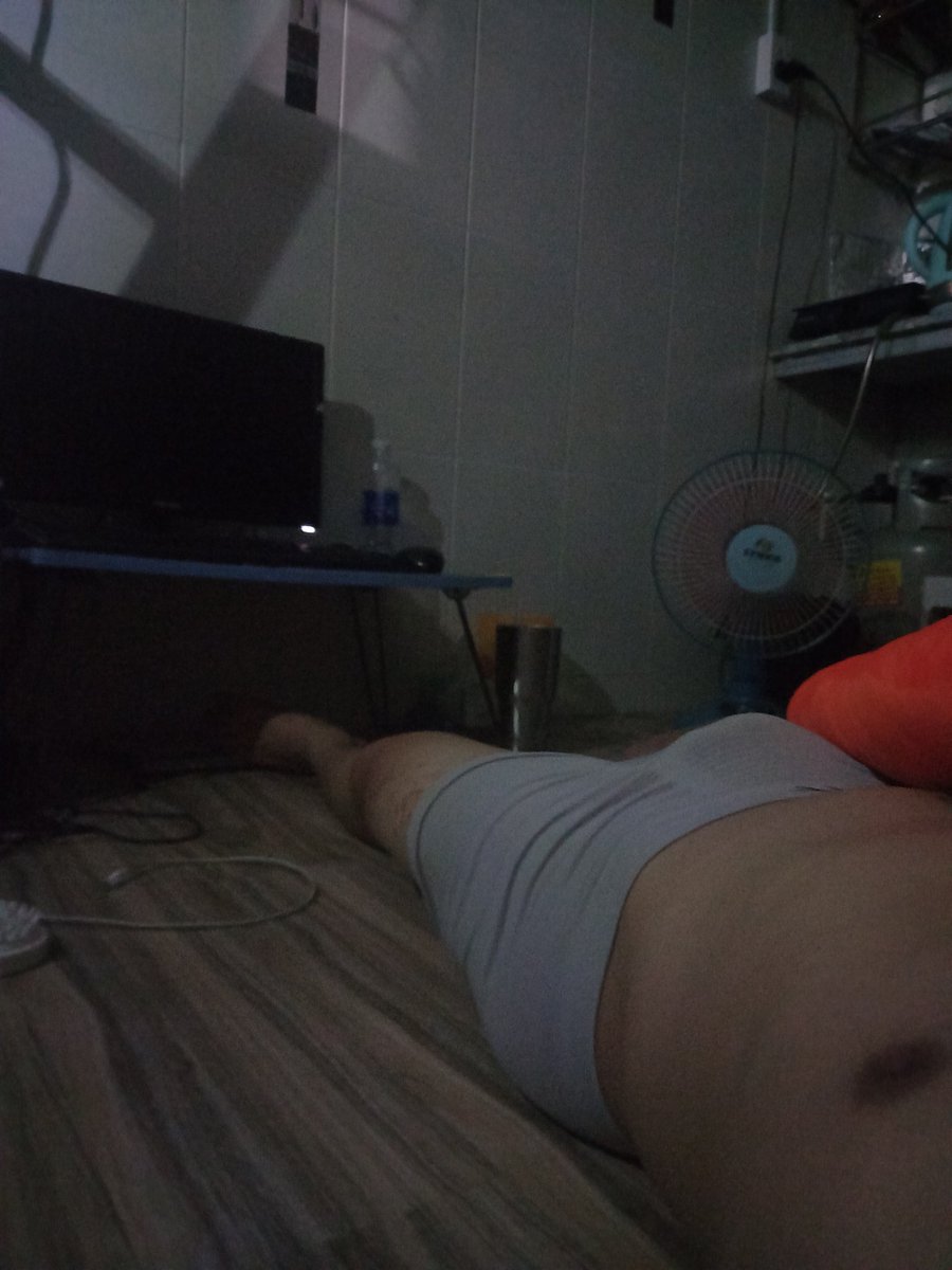 1120enef's tweet photo. SG nóng quá đa....🙃🙃🙃 https://t.co/SO7hnbOoLH