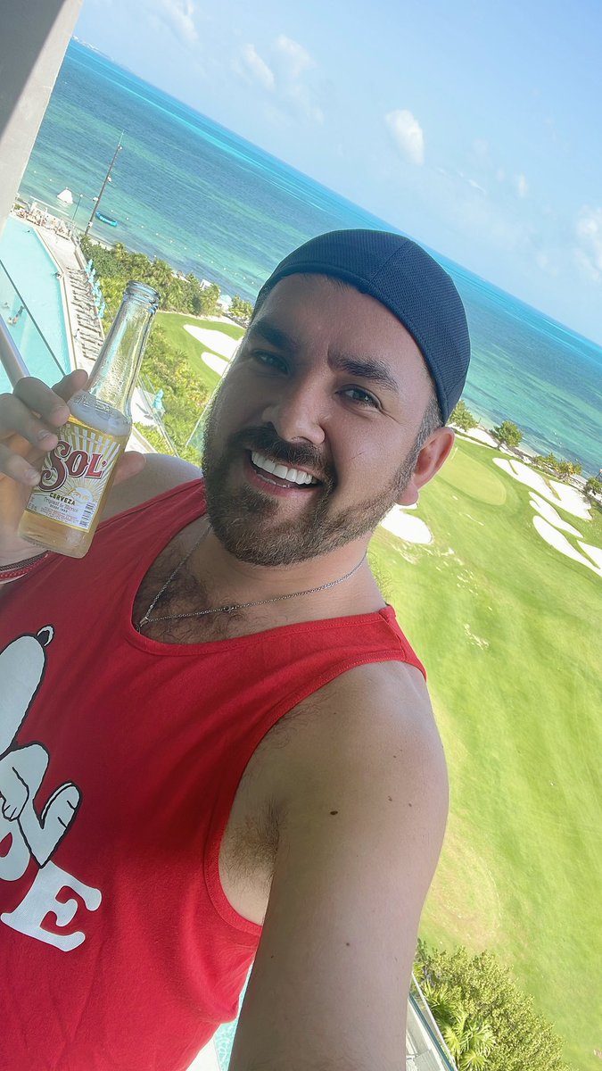 MichRubalcava's tweet photo. Mi #tbt en uno de mis escenarios favoritos #LaPlaya 🌴☀️😎🌊 https://t.co/SV3HbCUMeh