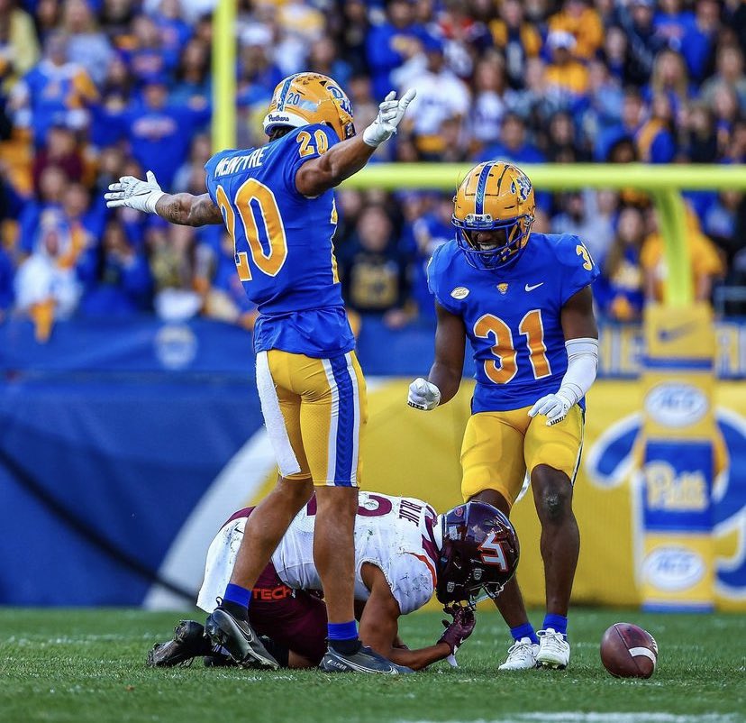 Blessed to receive an offer from The University of Pittsburgh 💙 #h2p <a href="/CoachTimSalem/">Tim Salem</a> <a href="/bccoachvito/">Vito Campanile</a> <a href="/Pitt_FB/">Pitt Football</a> <a href="/BrianDohn247/">BrianDohn247</a> @RivalsFriedman <a href="/Coach_GetWright/">Coach Wright</a> @ShawnB_247