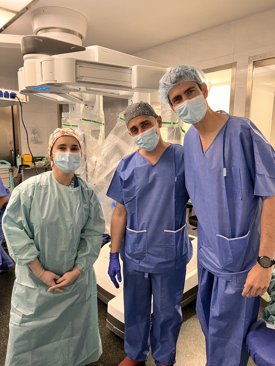 DrJacintoGarcia's tweet image. Hoy operamos el primer caso de Cirugia transoral robótica el @hospitaldelmar Gracias a @abexDaVinci y a @david_viros por su ayuda.  @MackersPaula #tors #daVinci #otorrinolaringologia