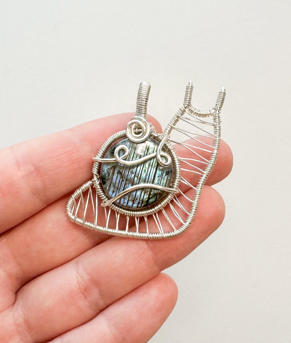 mildhippie's tweet photo. 🐌💙 48 HOUR GIVEAWAY 💙🐌

to enter:
• retweet this &amp; follow me (@mildhippie)

extra entries:
• retweet my 2 most recent art posts (the eye &amp; sunflowers found right under my media tab)
• retweet my pinned post

Winner receives this handmade by me labradorite snail pendant✨ https://t.co/UvWy5zh4r6