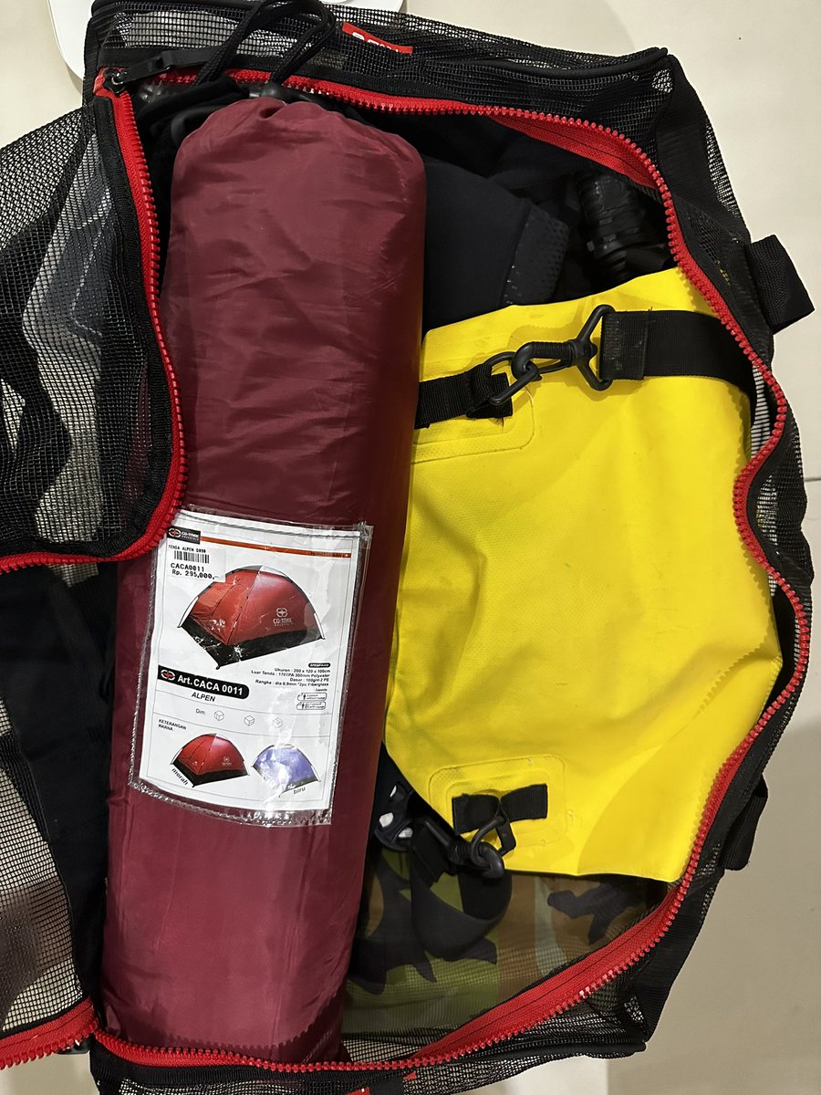 peekholidays's tweet photo. All set I suppose ~ Gears bag is heavier than my clothing bag 😬 https://t.co/aB4zXgCnFP