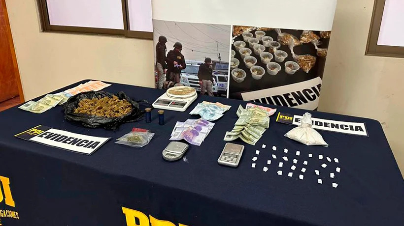 En el marco del operativo "Ilustre" en la comuna de Cabildo, tres ciudadanos chilenos fueron detenidos, debido a que se dedicaban a a la venta de sustancias ilícitas.

"Uno de los detenidos mantenía prontuario policial por los delitos de homicidio,

petorcaonline.cl/2023/04/27/tre…