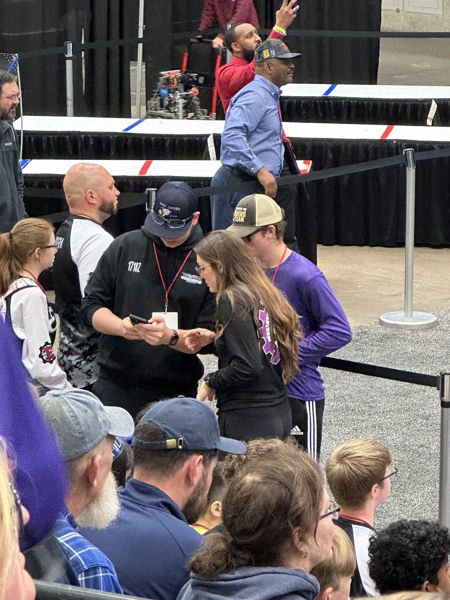 Space Chickens 1718Z deliberating about alliance selection… WE ARE MOVING ON TO ELIMINATION ROUNDS!!! Strong finish at rank 13 out of 81 in the Engineering division. #VEXWorlds @REC_Foundation 
@mhs_pltw @MrHollander_MHS @mhs_bears @MISDCareerTech