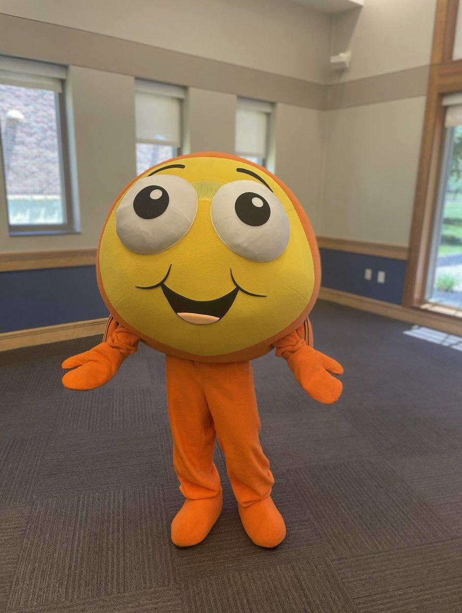 camillehinton03's tweet photo. #CSUCOM464 My favorite job is my current—a front desk representative for Goldfish Swim School (children’s swimming lessons). I also create bulletin board designs every month. It’s such a fun place to work and a great environment! https://t.co/FE8ZMpYKdg