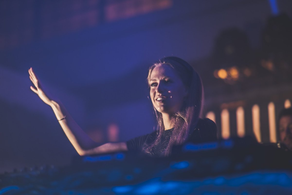 celine_orlando's tweet photo. Come With Me @NoraEnPure 👱🏻‍♀️🎶😍 https://t.co/WvYFoOYxeu