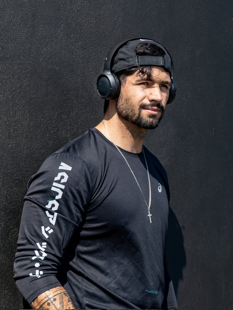 Just hanging around 💪🤪💪