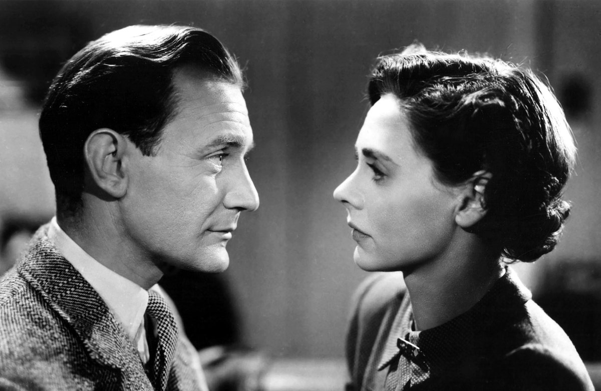 drscriptenstein's tweet image. Another one of the best on screen duos tonight in Trevor Howard & Celia Johnson.
Adapted from Noel Coward’s play ‘Still Life’ by Coward himself, director David Lean, Ronald Neame and Anthony Havelock-Allan.
#film #screenwriting #movie #briefencounter
