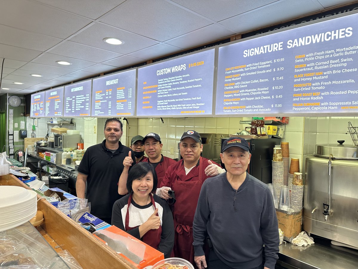 TimesSquareNYC's tweet photo. The Starlite Deli has been a staple of the theater district for nearly 40 years in #TimesSquare 🌟 Thank you Mr. M for all the sandwiches, smiles, and service to our Times Square and Broadway community ❤️

#NYC #NYCDeli #StarliteDeli #TimesSquareNYC https://t.co/ilNq9f1ZeW