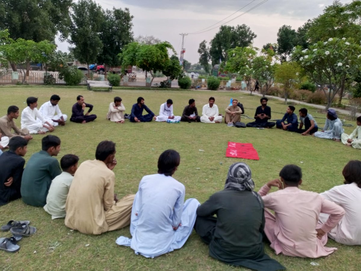 aftab_ja's tweet photo. Scenes of Study Circle organized by PrSF Sakrand. Students & Comrades of PrSF & AWP participated. PrSF Sindh Organizer Com Kambho Khan & AWP Sindh Peasants Secretary @faizkeerio06 delivered talks on "Students Politics" & "Shah Latif's Poetry."
#LongLivePrSF
#LongLiveRevolution https://t.co/LwUnpp1fl8