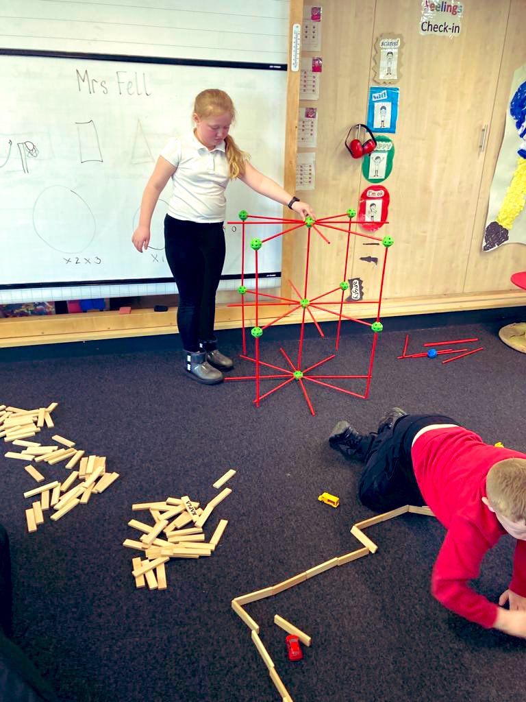 AntoninePrimary's tweet photo. Fantastic team work and engineering skills being developed by some pupils across P4-7 in the Treehouse today! #TitanTeamPlayer #RobinRespect βοΈπ« https://t.co/b0kfxZIACj