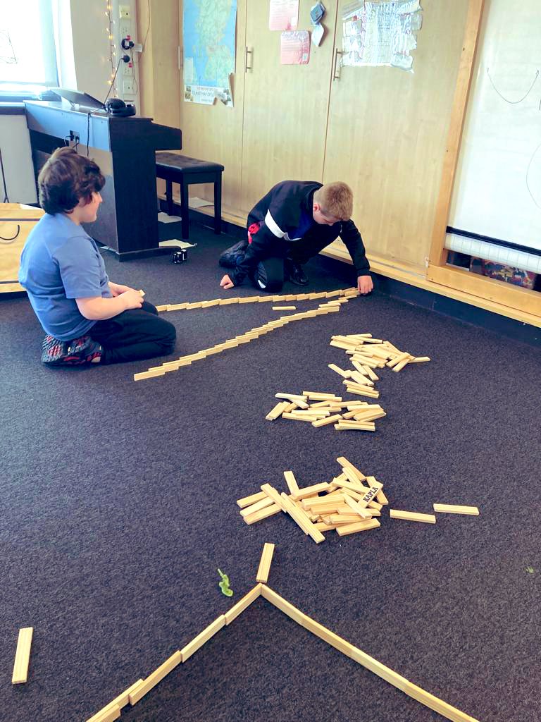 AntoninePrimary's tweet photo. Fantastic team work and engineering skills being developed by some pupils across P4-7 in the Treehouse today! #TitanTeamPlayer #RobinRespect βοΈπ« https://t.co/b0kfxZIACj
