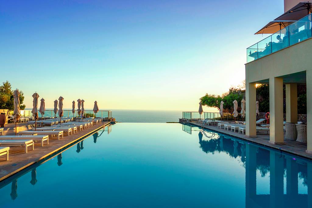 Talise Spa and Wellness
Indulge in treatments at the luxurious Talise Spa, relax in the pool of equipment, treatments in the thermal area, or keep in shape with the latest gymnastics at your disposal in the fitness centre!
choosethemoon.com/en/spas/talise…