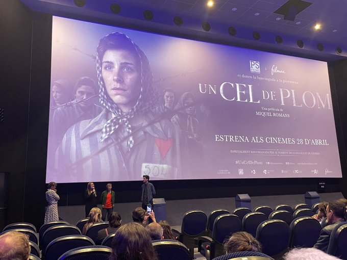 CarmeMartiCanti's tweet photo. Première #Unceldeplom, tants retrobaments, tantes emocions... Amb l'actriu @nausicaabo brava!, la filla de #Neuscatalà @Margari86485679 i el productor i director @romans_miquel. Amb les cracks @rosersl  @sherreracat @Izaskunarretxe @marinaphalpin de @som_amsterdam el 2012 https://t.co/GTu1js0mmz