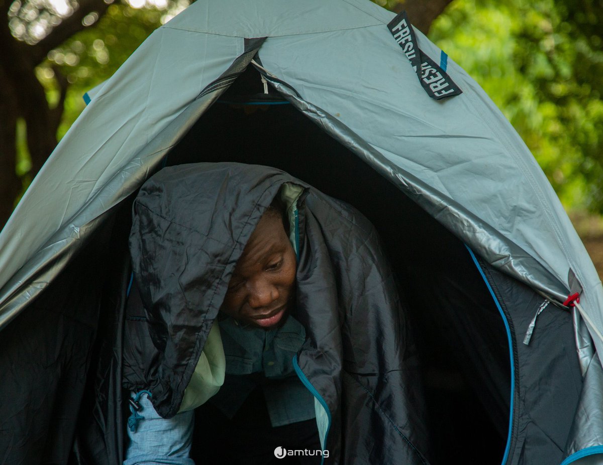 TontonVert's tweet photo. Bonsoir @Decathlonsn c’est dommage que vous ne voulez pas vous positionner sur le camping 🏕️
je me permets de vous signaler qu’au delà des Scouts du Sénégal, La Croix rouge et les Eclaireurs Du Sénégal le marché du camping 🏕️ est réel au Sénégal.
Le tourisme écologique avec #CampClimatSenegal une communauté de + de 1000 personnes.
Durant les événements religieux ( Popenguine, Magal de Touba et Gamou) les gens cherchent des tentes 🏕️ 
Nous achetons du @Decathlon depuis Paris parce que moins cher .
Je pense que je vais m’investir sur ce business.