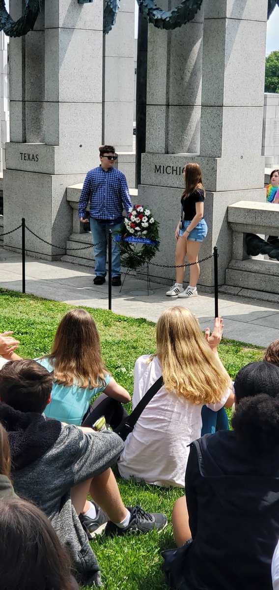 Mrs_Henry_class's tweet photo. Laying awreath in honor of Dwight E. Beach at the WWII Memorial. A wonderful experience! https://t.co/Y19CKPt0lI