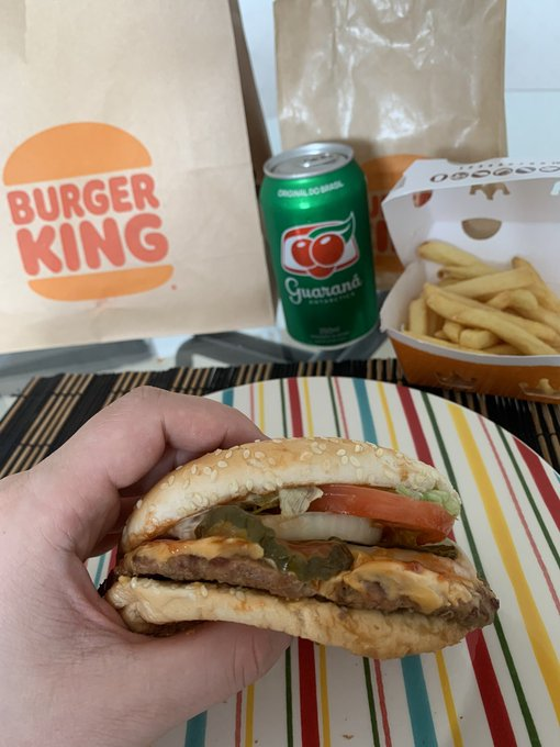 BurgerKingBR's tweet image. Whopper por R$9,95 no @iFood.

esse é o tweet.

boa tarde