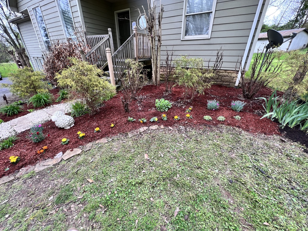 healinghousing's tweet photo. Look what a team of volunteers from @HCAhealthcare  accomplished on a cool, rainy day at HH a few weeks ago! Our flowerbeds received some much needed TLC that included fresh mulch, bushes trimmed, weeds pulled and new flowers. https://t.co/dN3OPQhexe