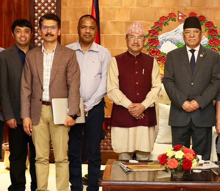 RSF_inter's tweet photo. #Nepal🇳🇵: RSF welcomes Prime Minister @cmprachanda's "full commitment to supporting press freedom" in today's meeting with @RSF_Nepal. Among priorities, the media council should be fully independent. RSF is also happy to engage with the gvt about journalists' safety mechanisms. https://t.co/LcYaBSFCm4