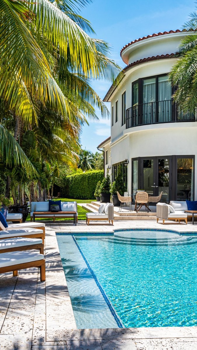 JUST SOLD ∙ ♦ ∙“La Joya” (the jewel) 

🏡 2901 Flamingo Drive, Miami Beach, FL
6 Beds | 6 Full+2 Half Baths | L/A: 6,559 SF
Lot: 19,847 SF |  Pool | 2-Car Garage
2-Story detached Guest Villa w/ 1bed 1 bath
Dock w/ Boatlift | Waterfrontage: 300 ft

💰 SOLD FOR: $14,750,000