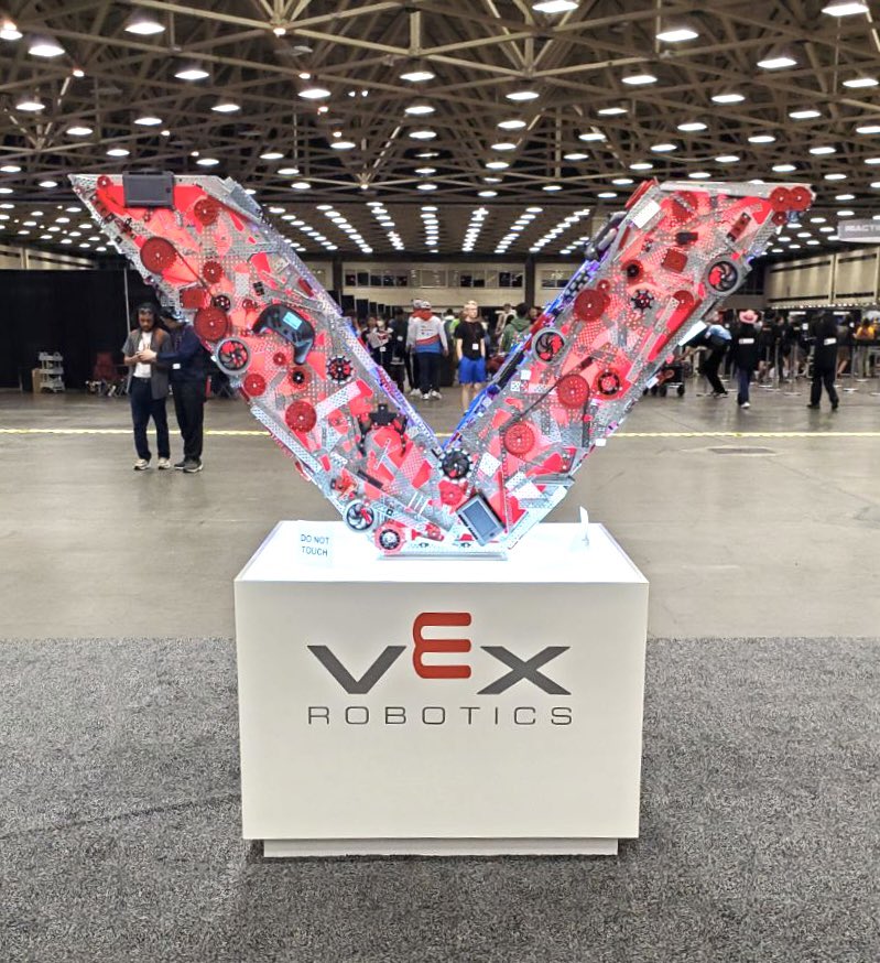 CryptoEmpressX's tweet photo. My niece made it to @VEXRobotics World Championships!💪🏽❤️🎉🥳

Today,
They wear #Pink to support the #Bossgirls movement! 💕

How freaking awesome is this!  I’m beyond proud of my girls! They’re a true inspiration. 🥲🎉

Let’s go #RoboRamen 🥳

#VEXWorlds #Robotics @_BossGirls #Tech