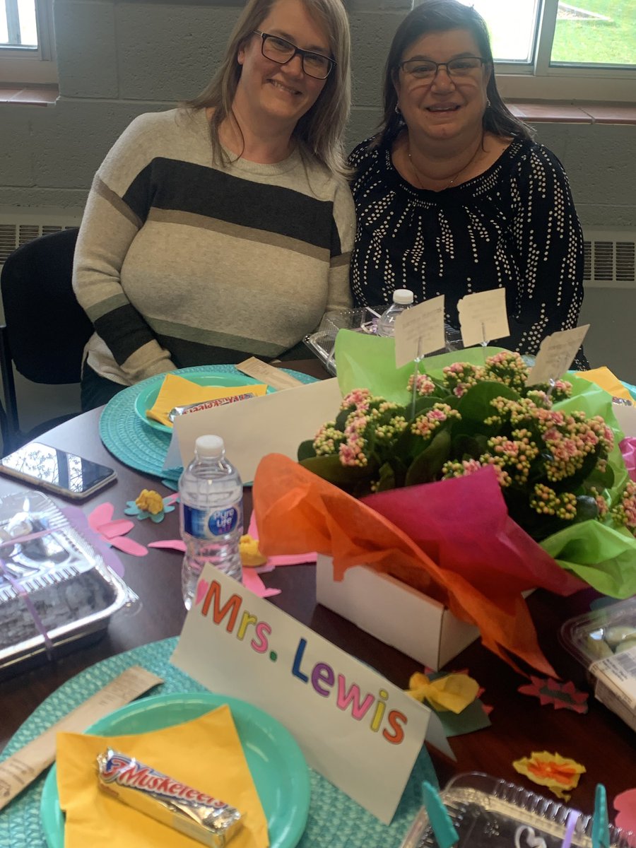 suez_cruz's tweet image. A wonderful day for our Office Admin yesterday - our daily super heroes. Thank you to Mrs. Lewis, Mrs Islami, and Mrs. Torodic for all you do at @Panabaker_HWDSB