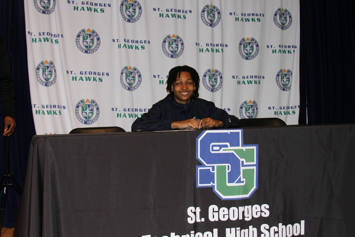 St_GeorgesTHS's tweet image. Congrats to #SGClassOf2023 Malike Moore who signed to play basketball @CabriniCavs. We are proud of you! @STGAthletics @drjconnor299 #NCCVTWorks #CareerAndCollegeReady #StudentAthlete