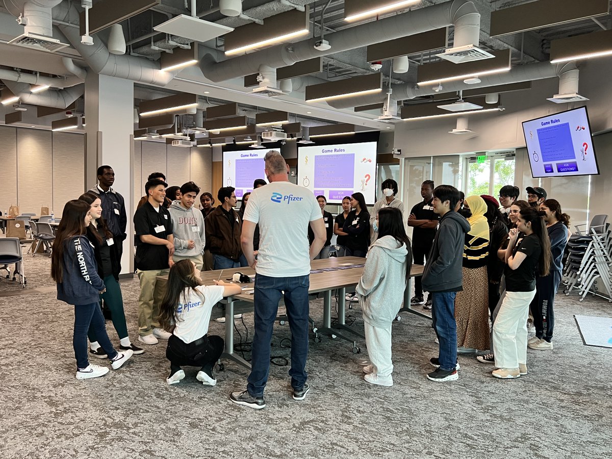 SD2org's tweet photo. Our Spring 2023 Fellows Cohort had the best time getting to meet with @pfizer and learning about the Pharmaceutical industry 🔬 https://t.co/d20oxHKmHG