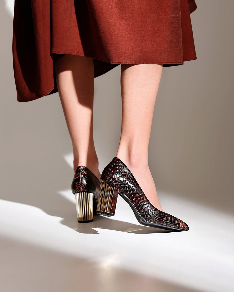 GirottiCustom's tweet image. Make a bold and stylish statement with our collection of chic animal print heels. 💥 Perfect for adding a touch of glamour and edge to your wardrobe. →  bit.ly/3HjcvCo  

#AnimalPrints #CustomHeels #GirottiCustom