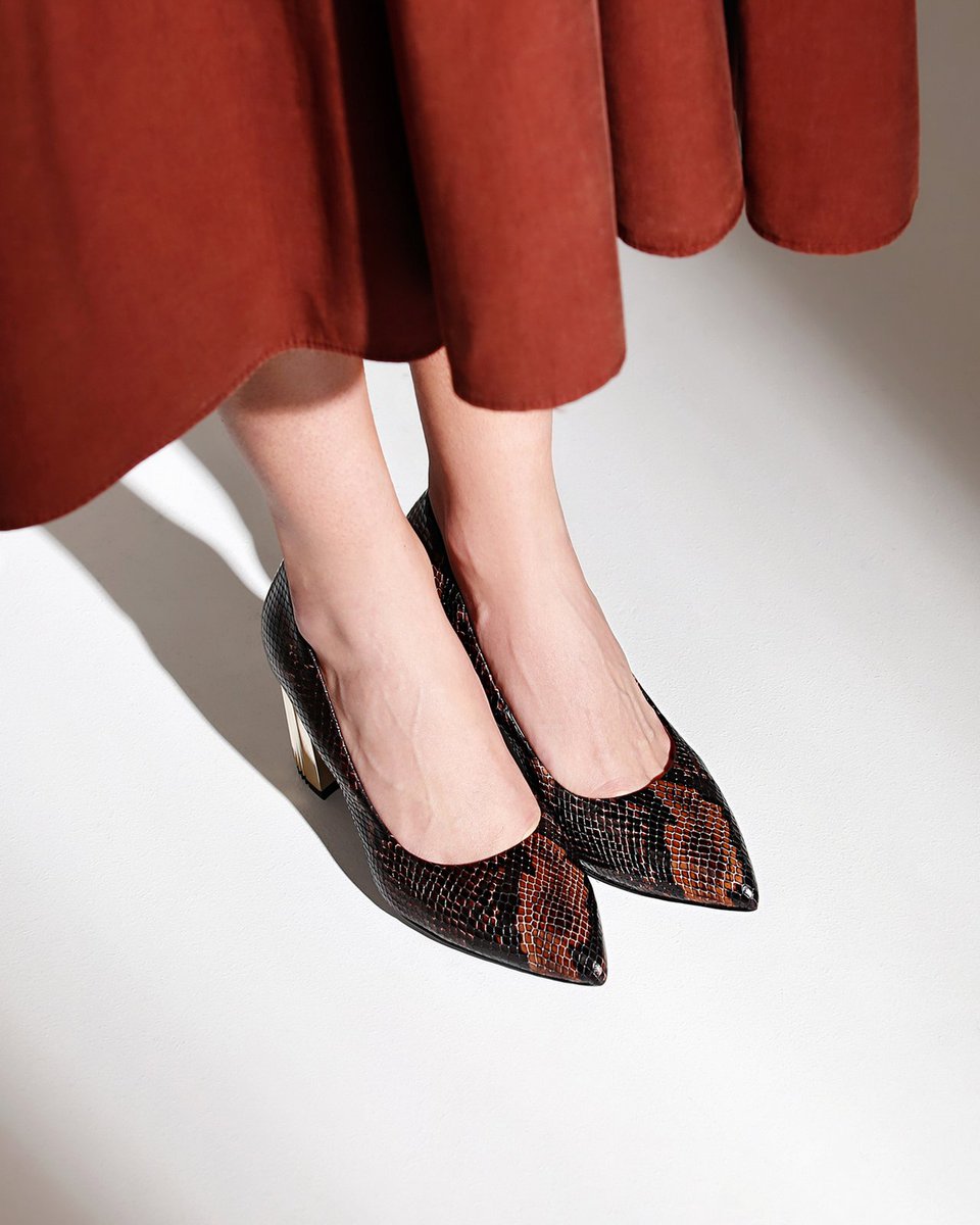 GirottiCustom's tweet image. Make a bold and stylish statement with our collection of chic animal print heels. 💥 Perfect for adding a touch of glamour and edge to your wardrobe. →  bit.ly/3HjcvCo  

#AnimalPrints #CustomHeels #GirottiCustom