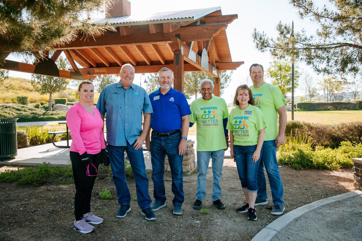 SupWashington's tweet photo. On Earth Day, I joined the City of Menifee, along with 700+ incredible volunteers, to complete several community beautification projects at the 11th Annual #Menifee Better Together celebration. (1/3)

#BetterTogether #ThrivingThird #ThirdDistrict #RivCoNow #RiversideCounty https://t.co/ZIm5BuFUpW