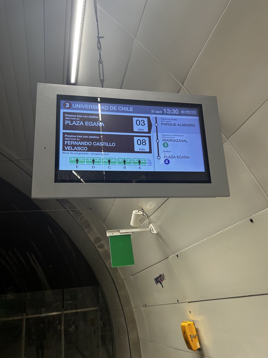 ebsMardones's tweet photo. ⁦@metrodesantiago⁩ al menos pongan asientos en los andenes para los 8 minutos que deben esperar las personas con discapacidad que van a Fernando Castillo Velasco https://t.co/5eHAq2JLAJ