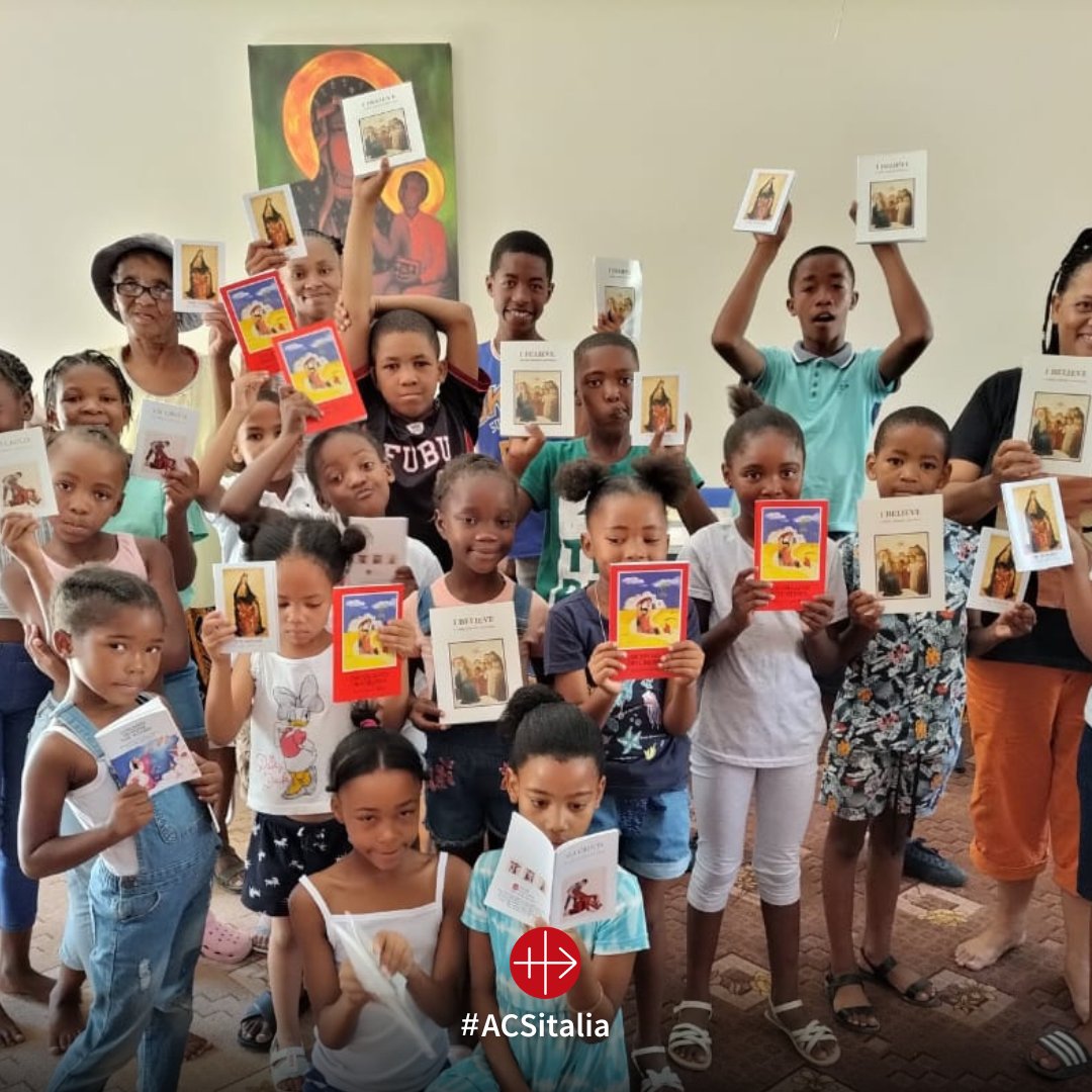 acs_italia's tweet photo. 📕 La #BibbiadelFanciullo è uno dei progetti più importanti di ACS per aiutare l'evangelizzazione nel mondo. 
Dal 1979 sono circa 51 milioni i bambini che in tutto il mondo hanno ricevuto in dono una Bibbia del Fanciullo di #ACSitalia.

Per sapere di più 👉https://t.co/YKbKfdurGm https://t.co/84wwrdQWxC