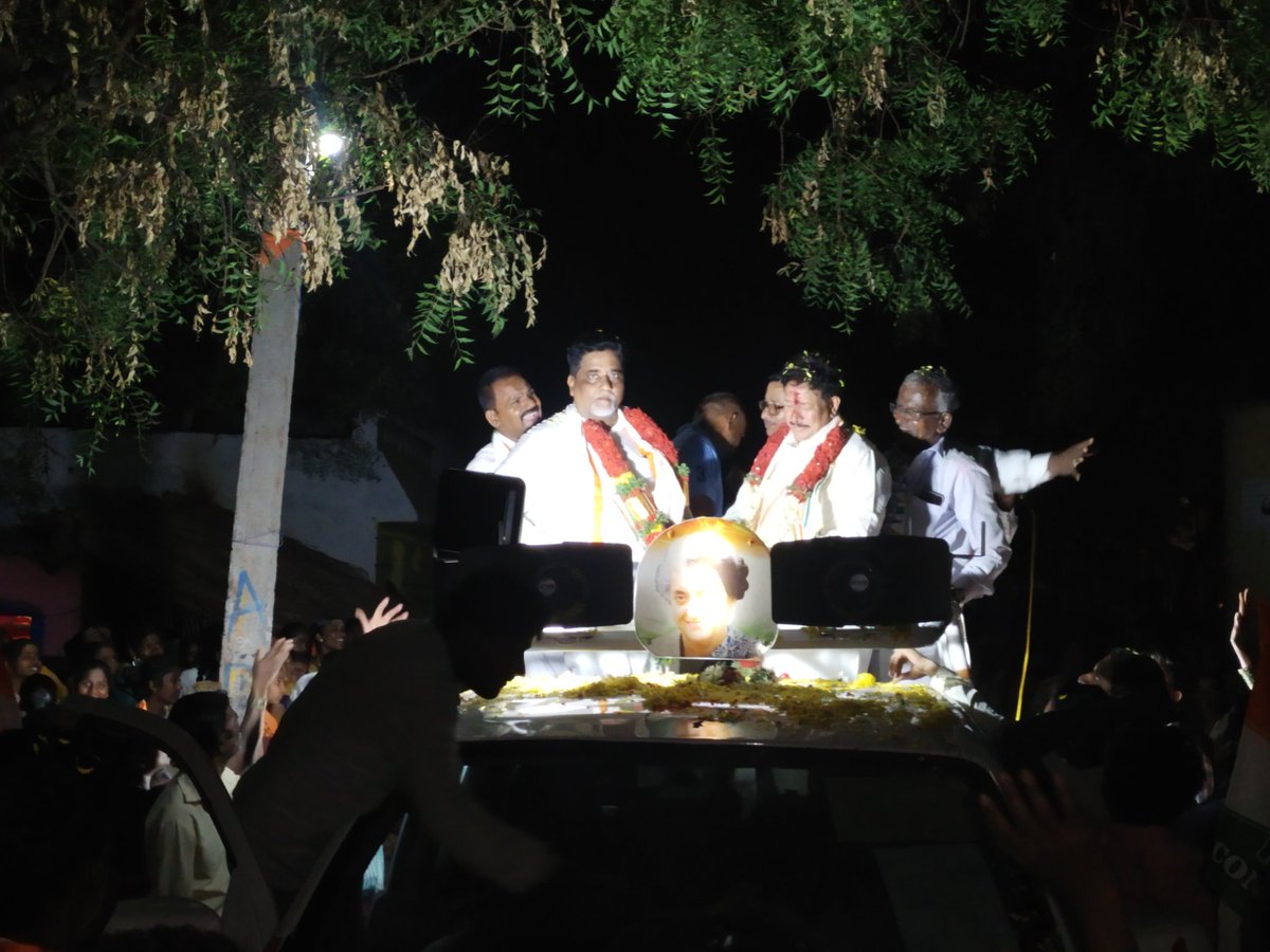 hnfimamniyazi's tweet image. ಹೊಸಪೇಟೆಯ ಪಾಪಿನಾಯಕನಹಳ್ಳಿಗ್ರಾಮದ 1 ನೇ 2 ನೇ ಹಾಗೂ3 ನೇ ವಾರ್ಡನಲ್ಲಿ ತುಂಬಾ ಕಾಂಗ್ರೆಸ್ ಕಾರ್ಯಕರ್ತರ ನೇತೃತ್ವದಲ್ಲಿ 90- ವಿಜಯನಗರ ವಿಧಾನಸಭಾ ಕ್ಷೇತ್ರದ ಕಾಂಗ್ರೆಸ್ ಪಕ್ಷದ ಅಭ್ಯರ್ಥಿಯಾದ #HRGaviyappa  ಅವರ ಪರ ವಿಜಯನಗರ ಜಿಲ್ಲಾ ಕಾಂಗ್ರೆಸ್ ಪ್ರಚಾರ ಸಮಿತಿಯ ಅಧ್ಯಕ್ಷರಾದ @hnfimamniyazi ಅವರು ಪ್ರಚಾರ ಮಾಡಿದರು @INCKarnataka