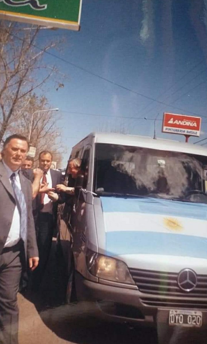 🇦🇷✌🏻 No pasarán a la historia aquellos que especulen, sino los que más se la jueguen. Como Néstor y Cristina por este pueblo trabajador.

❤⚓📸 A mis diez años conocí a Néstor presidente y es hasta el día de hoy que guardo su saludo como un manto protector y espiritual eterno.