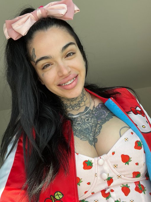 Come spend time w/me 🍓 https://t.co/9DaYE6tD7N<a href="/tag/inkednation"class="tags"><span>#inkednation</span></a>